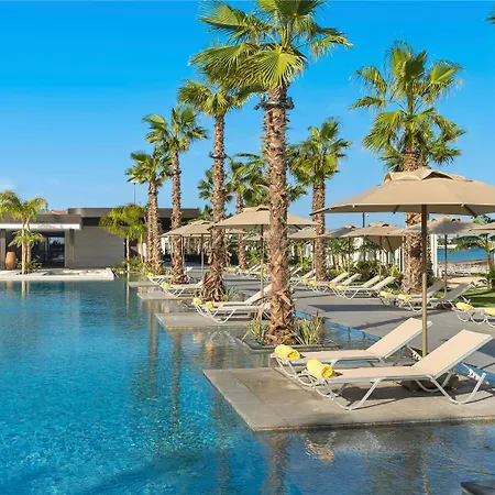 Swissotel And Cesme Hotel *